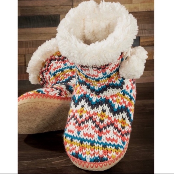 LAST1️⃣ Hand Knitted Women's Comfy Soft Faux Sherpa Lined Pom Slipper Boots - Picture 3 of 5